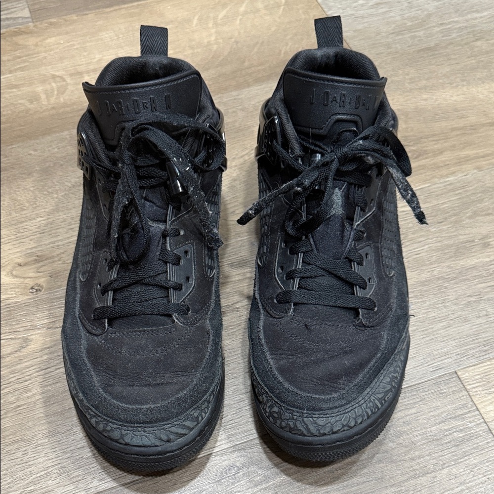 Men's Black Jordan Sneakers size 11